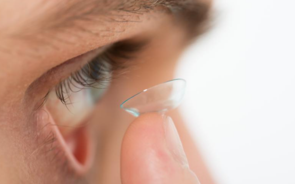 렌즈 눈 충혈 발생하는 이유는?